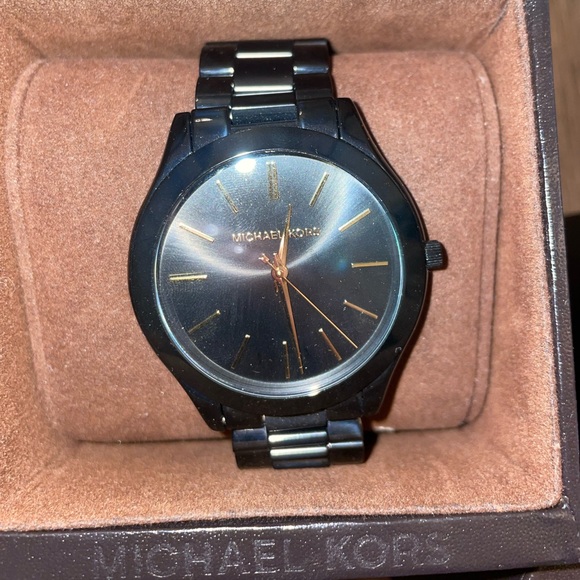 Black steel Michael Kors watch - Picture 3 of 3